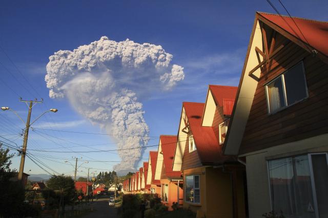 Vulkan Kalbuko proradio je prvi put u 42 godine, izbacujući ogroman oblak pepela.