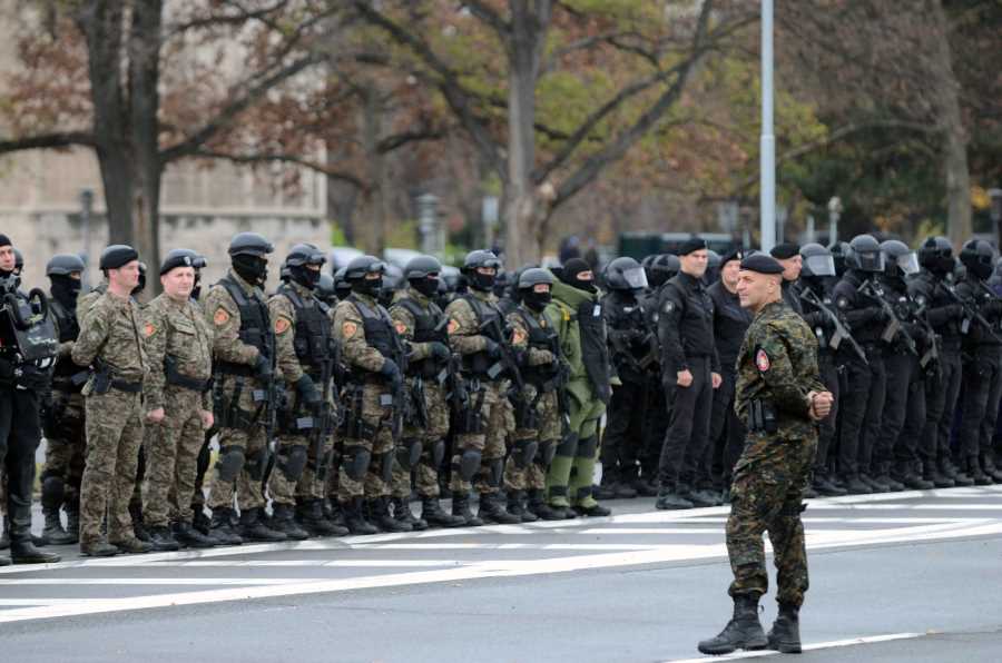 Smotrom jedinica danas je završena velika antiteroristička vježba bezbjednosnih službi u Srbiji pod nazivom "Štit" koja je uspješno održana na više lokacija u Beogradu.