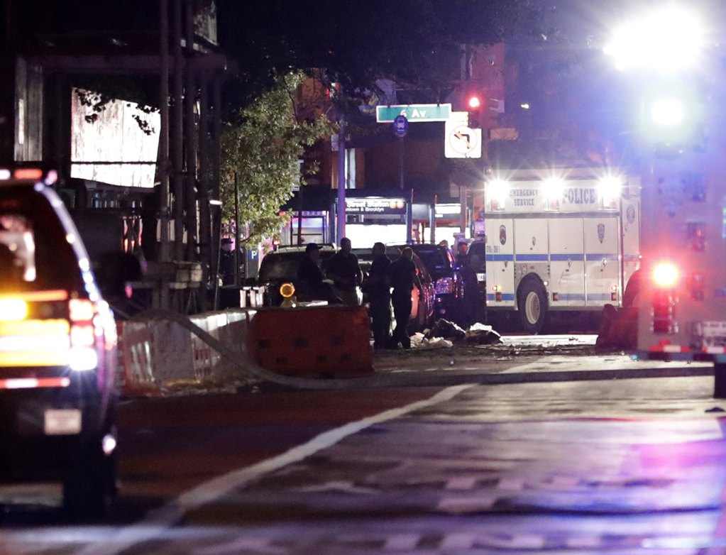 Bomba u Njujorku (foto: EPA/JASON SZENES)