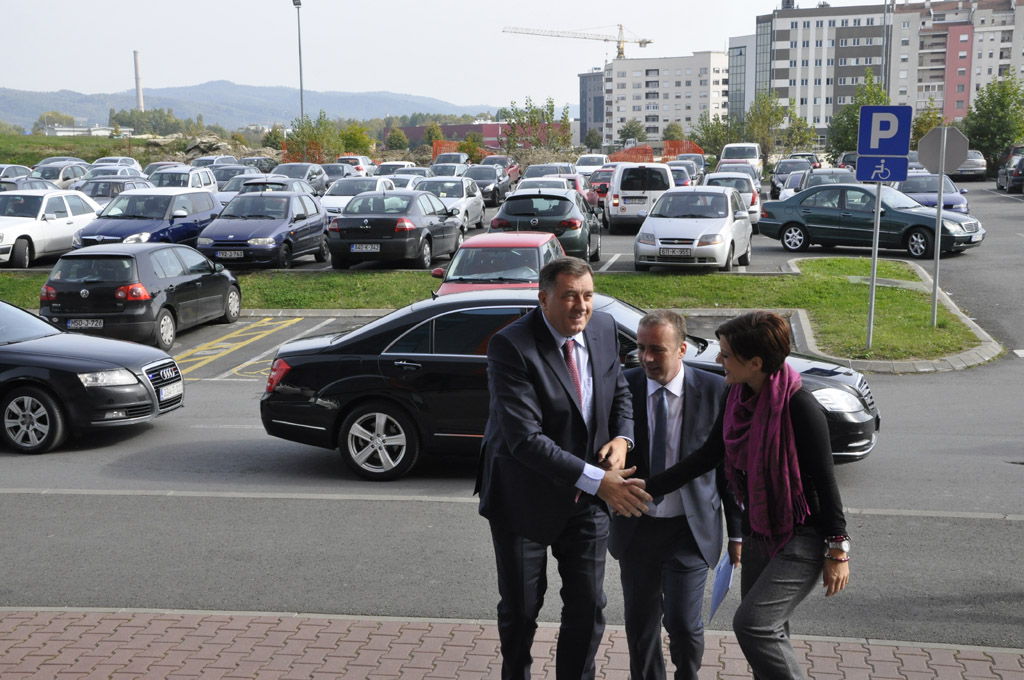Predsjednik Srpske Milorad Dodik u RTV domu naše televizije u Banjaluci pustio je u rad testni digitalni signal.