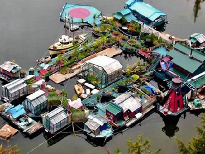Život na plutajućoj tvrđavi - Foto: www.youtube.com