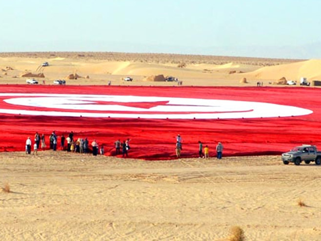 Tunis: Zastava veličine 19 fudbalskih terena (foto:www.hindustantimes.com/) - Foto: AFP