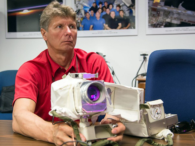 Sadašnji komandir stanice tokom treninga s kamerom (Foto: NASA/James Blair) - 