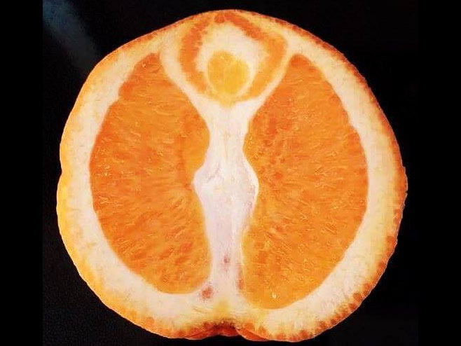 Slika boginje na presječenoj narandži  (Foto:  theone1221/Reddit) - 
