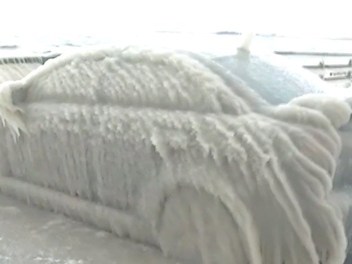 Automobil u ledu - Foto: Screenshot/YouTube
