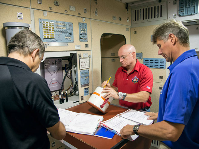 Uspejšan povratak kosmonauta (foto:nasa.gov) - 