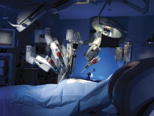 Roboti kao hirurgi (Foto: mercatornet.com) - 