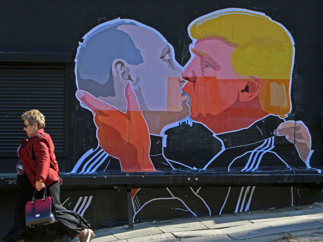 Donald Tramp i Vladimir Putin na muralu - Foto: AFP/Getty images