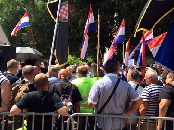 Srb: Obilježavanje antifašističkog ustanka uz kontraskup proustaške stranke (Foto: N1) - 