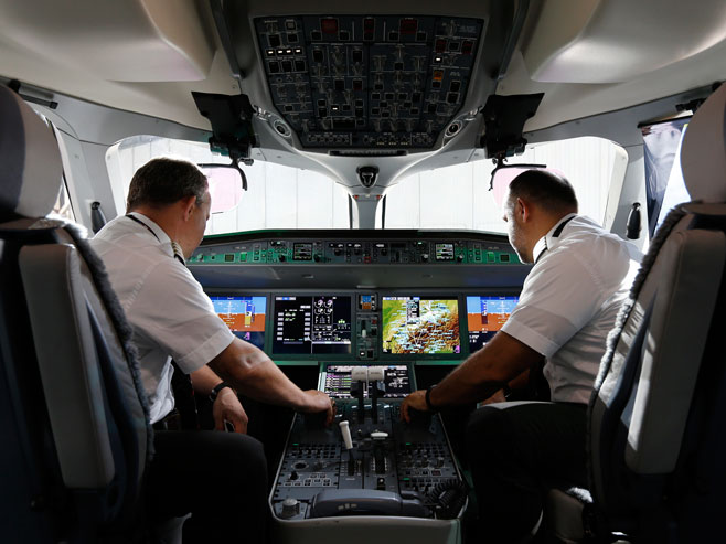 Pilotska kabina (Foto: epa/Alexandra Wey) - 