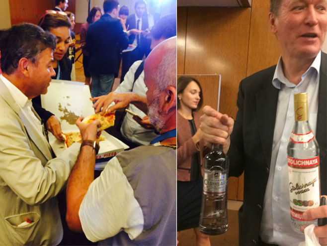 Lavrov novinarima: Picu su vam dali predstavnici SAD, a votka vam je poklon od Rusa! - Foto: RTRS