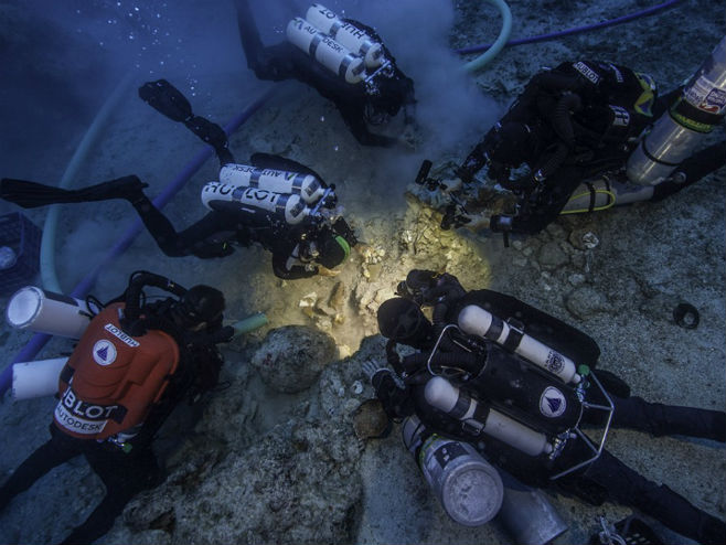 Ronioci u grčkim vodama pronašli skelet star 2.000 godina (Foto: Brett Seymour, EUA/WHOI/ARGO) - 