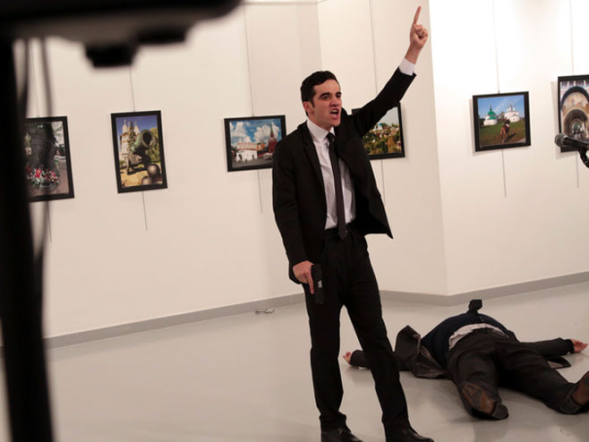 Ubistvo Ruskog ambasadora u Turskoj (foto: AP Photo/Burhan Ozbilici) - Foto: AP