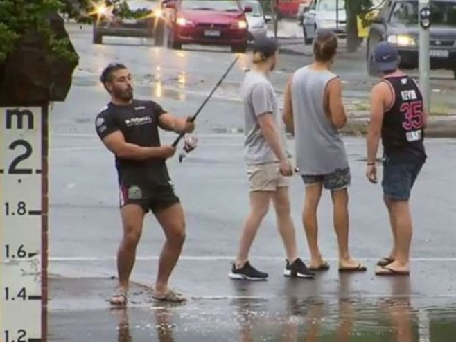 „Pecaroš“ u poplavljenom Melburnu oduševio Australiju - Foto: RTS