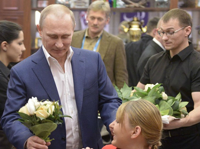 Putin čestita ženama 8. mart (Foto: sputniknews) - 