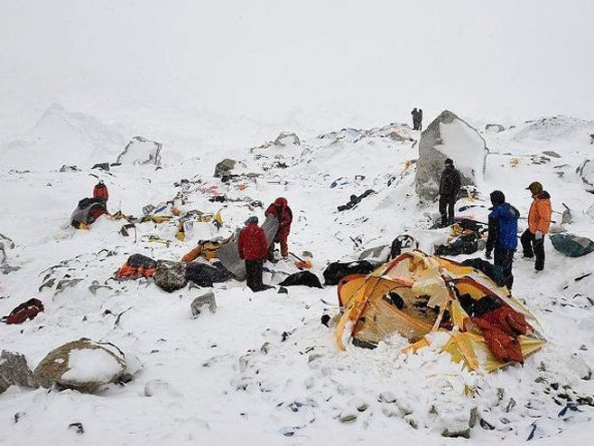 Smeće na Mont Everestu - Foto: BBC