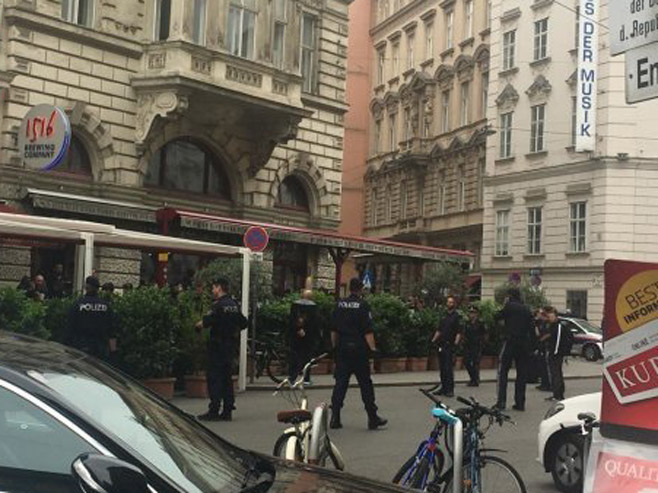 Policija u Beču (Foto: Leserreporter/heute.at) - 
