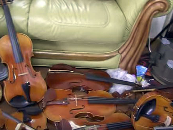 Јapanka bivšem mužu uništila 54 violine (Foto: Twitter/@violinchannel) - 