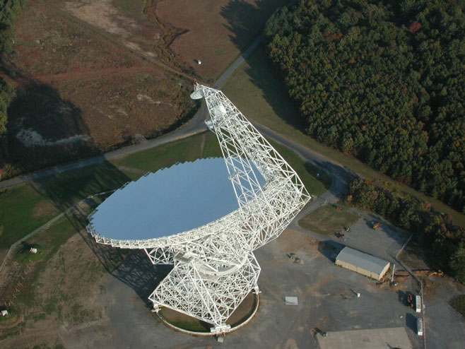Radio teleskop (foto:  www.gb.nrao.edu) - 