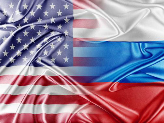 Amerikanci skinuli ruske zastave; Rusi: Hitno ih vratite! - Foto: TANJUG, REUTERS, AFP, BETA