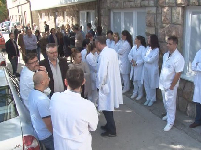 Protest medicinskih radnika u Zvorniku - Foto: RTRS