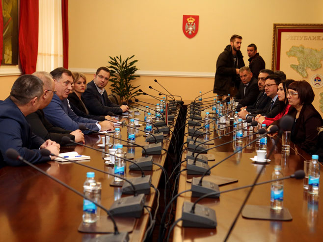 Sastanak predsjednika Dodika sa predstavnicima Fonda solidarnosti za djecu oboljelu od malignih bolesti - Foto: SRNA