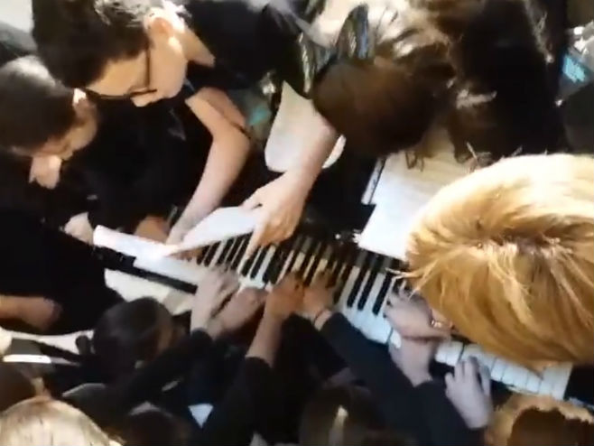 Sarajevo: Isti klavir sviralo 20 učenika - Foto: Screenshot/YouTube