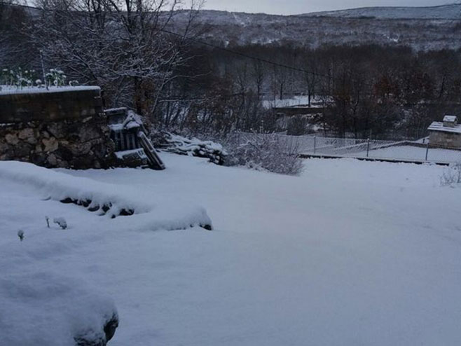 Snijeg zabijelio Dalmaciju (foto:
Braco Ćosić / Slobodna Dalmacija) - 