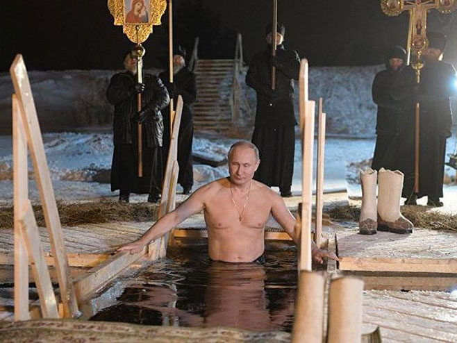 Putin se okupao u ledenom jezeru (foto:Sputnik) - 