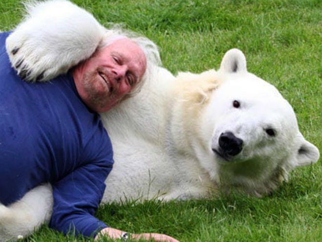 Mark i njegov kućni ljubimac - polarni medvjed - Foto: Screenshot/YouTube