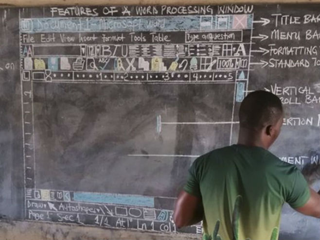 Gana: Predaje informatiku bez kompjutera (Foto: Fejsbuk) - 