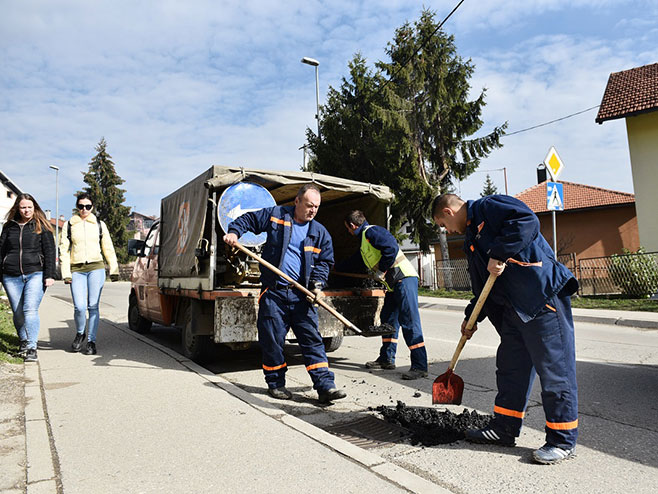 Počela sanacija oštećenja na saobraćajnicama (Foto: http://www.banjaluka.rs.ba) - 