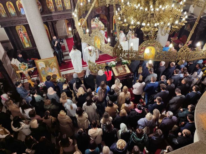 Ponoćna vaskršnja liturgija u hramovima širom Srpske
