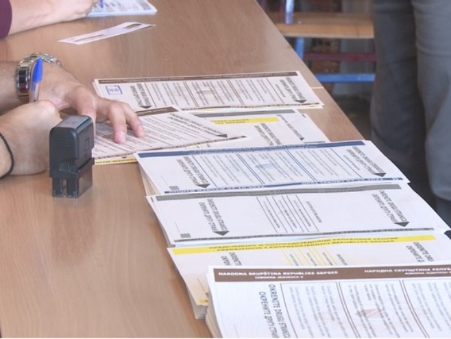 "Moguće da se lokalni izbori održe paralelno po dva izborna zakona" (VIDEO)