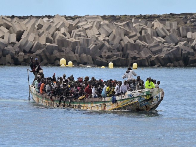Francuska: Poginulo pet migranata u pokušaju da pređu Lamanš u pretrpanom brodu (VIDEO)