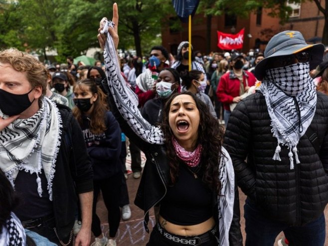 Antiizraelski protesti studenata u SAD (Foto: EPA-EFE/JIM LO SCALZO) - 