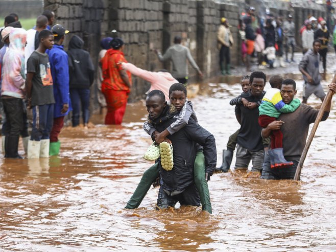 Poplave u Keniji (Foto: EPA-EFE/DANIEL IRUNGU) - 