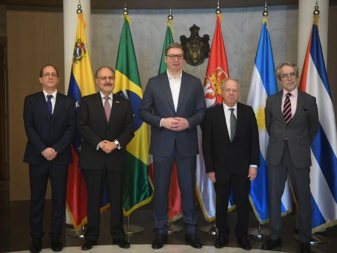 Vučić sa ambasadorima južnoameričkih zemalja (Foto: instagram.com/buducnostsrbijeav) - 