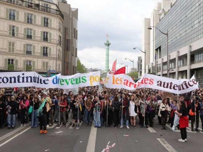 Više od 200.000 demonstranata širom Francuske, uhapšeno 45 osoba (VIDEO)