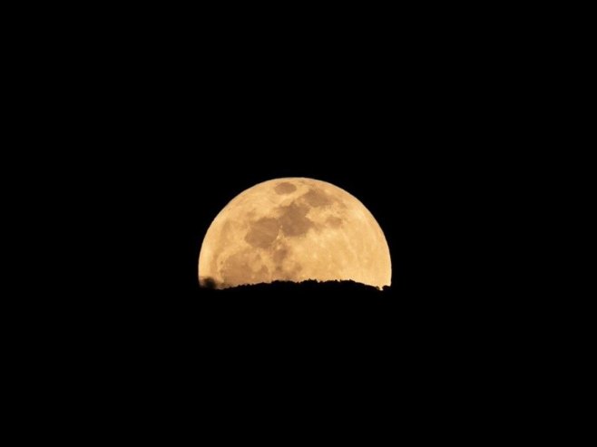 Mjesec (Foto: EPA/Miguel Sierra) - 