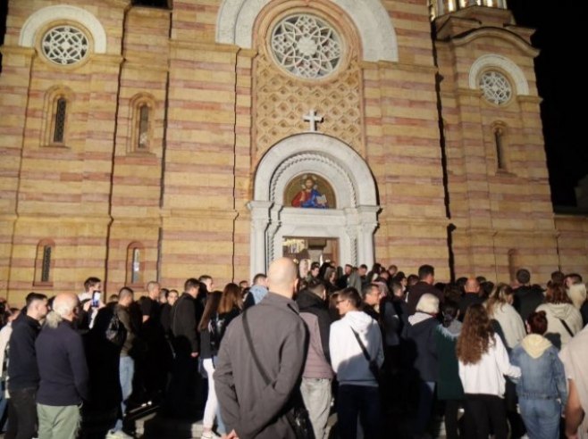 U prepunim hramovima širom Srpske dočekan najveći hrišćanski praznik - Vaskrsenje Hristovo (FOTO/VIDEO)