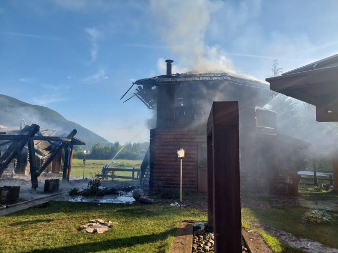 Izgorio restoran u Ribniku (FOTO)