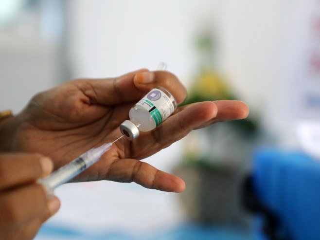 "Astra Zeneka" povlači vakcinu protiv kovida 19 sa globalnog tržišta