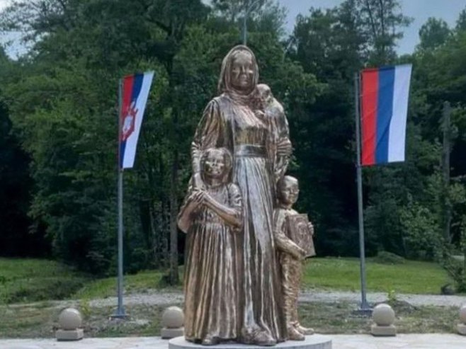 Dodik na svečanom otvaranju Spomenika u čast Majke u manastiru Osovica